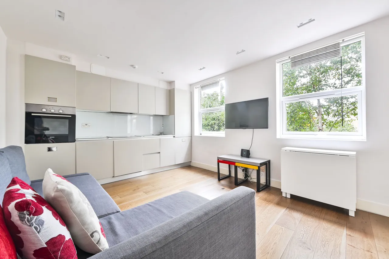 Flat 1, 224 Uxbridge Road, London, photo 9