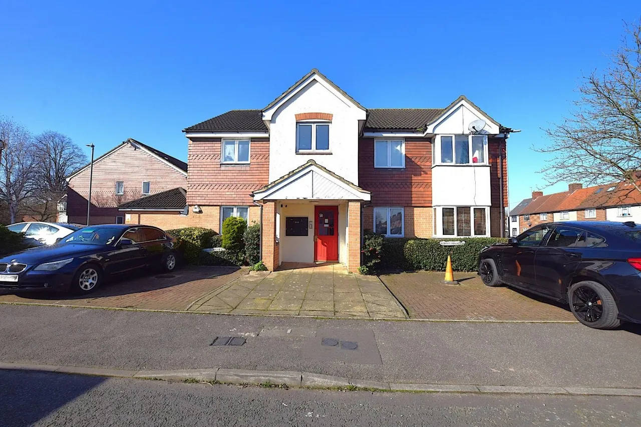 1 bed flat to rent — Sparks Close, Dagenham, RM8