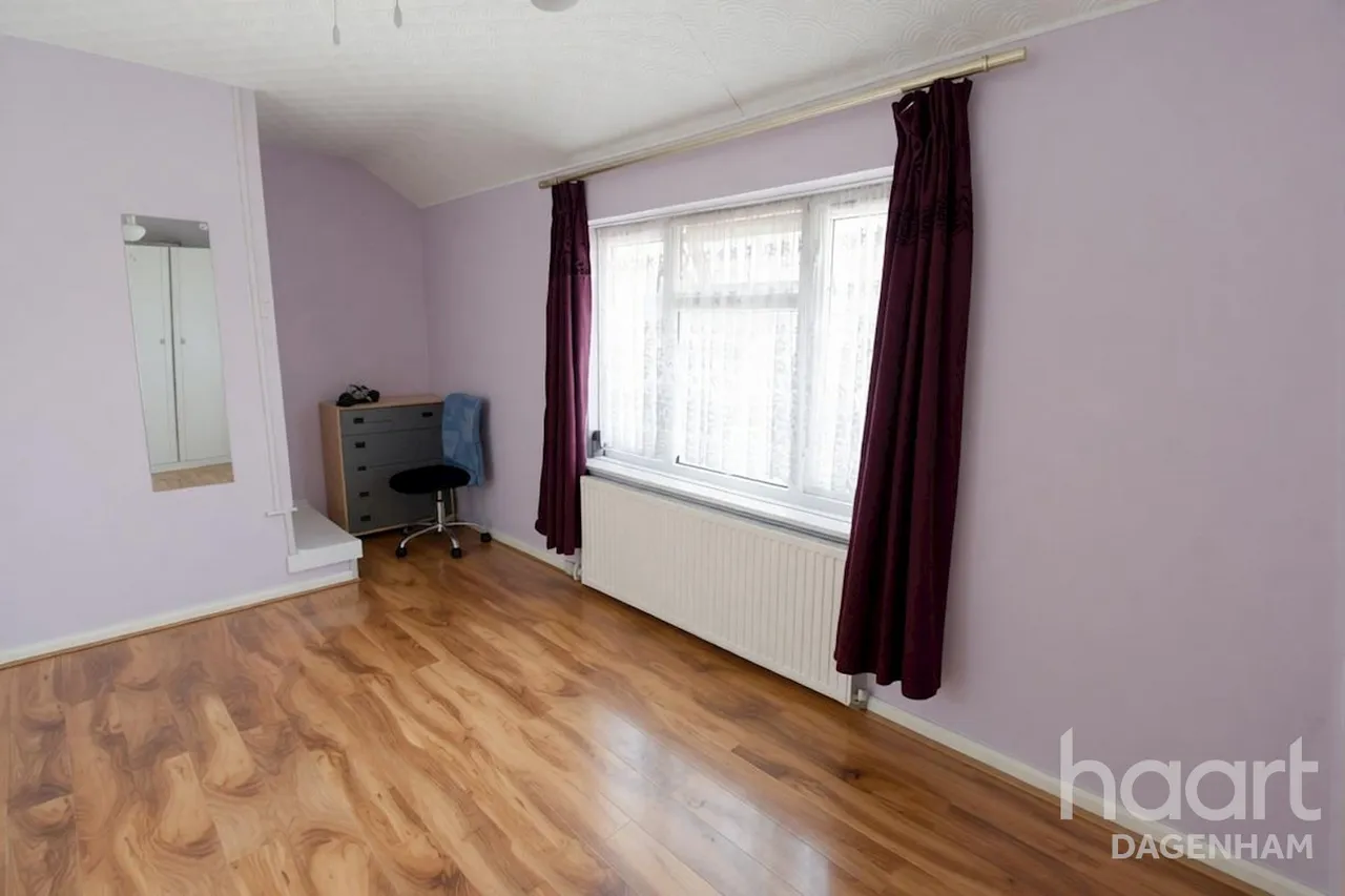 Singleton Road, RM9, photo 11