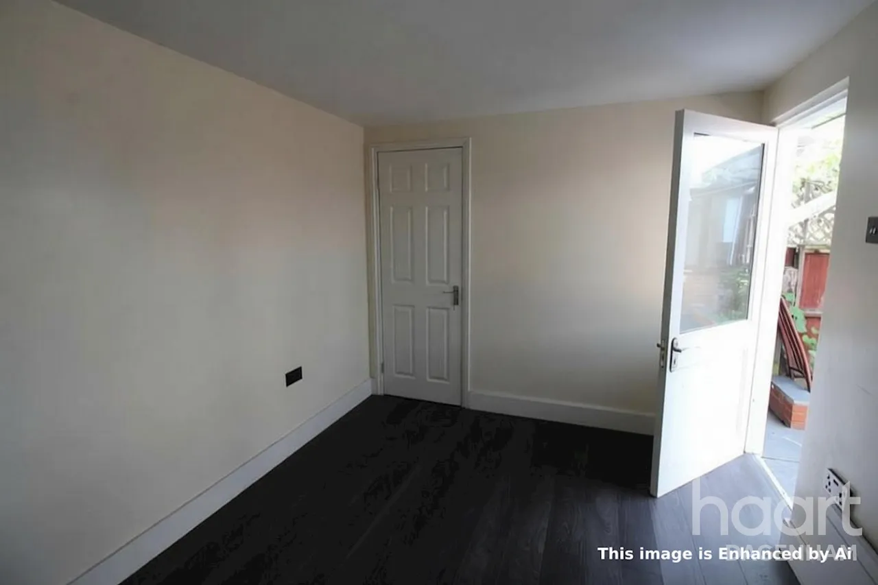Singleton Road, RM9, photo 8