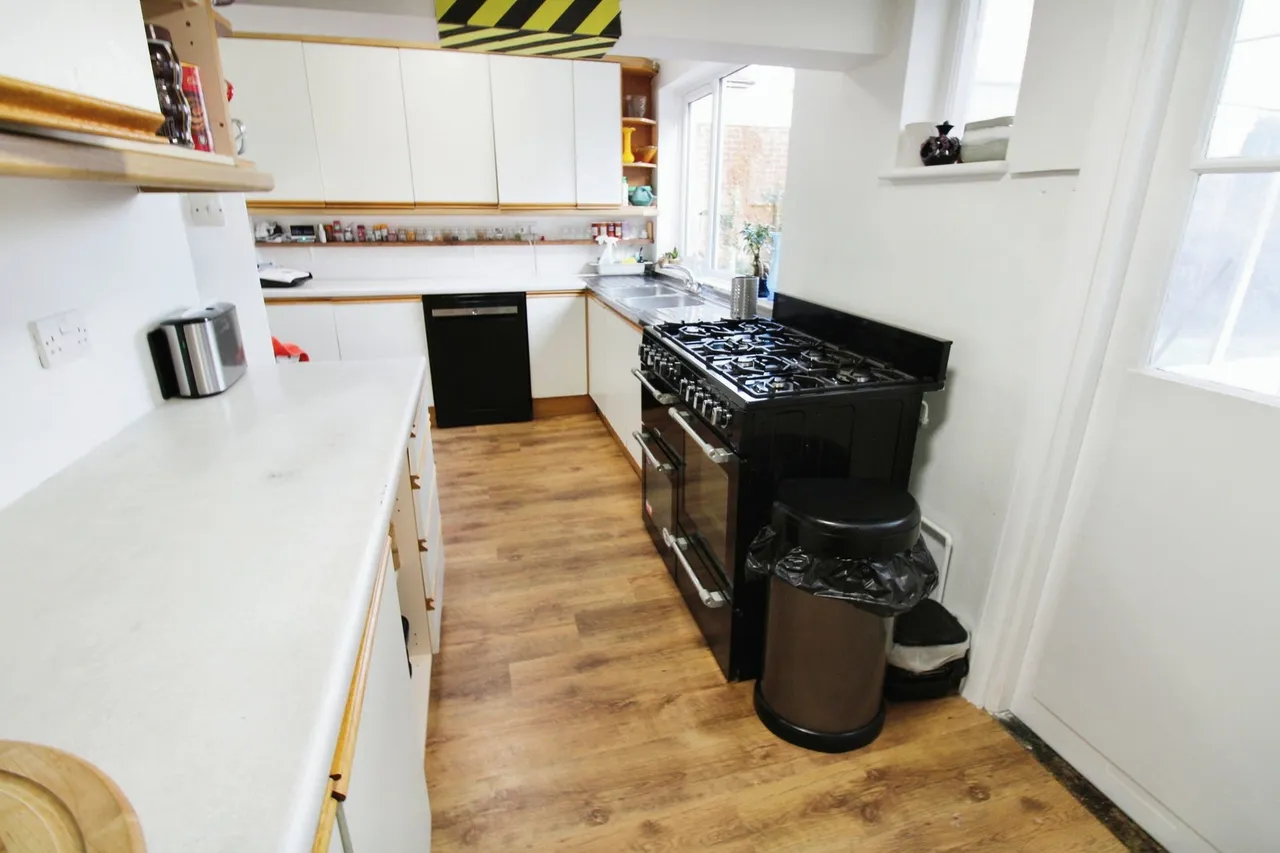 Woodford Crescent, Pinner, HA5 3TX, photo 5