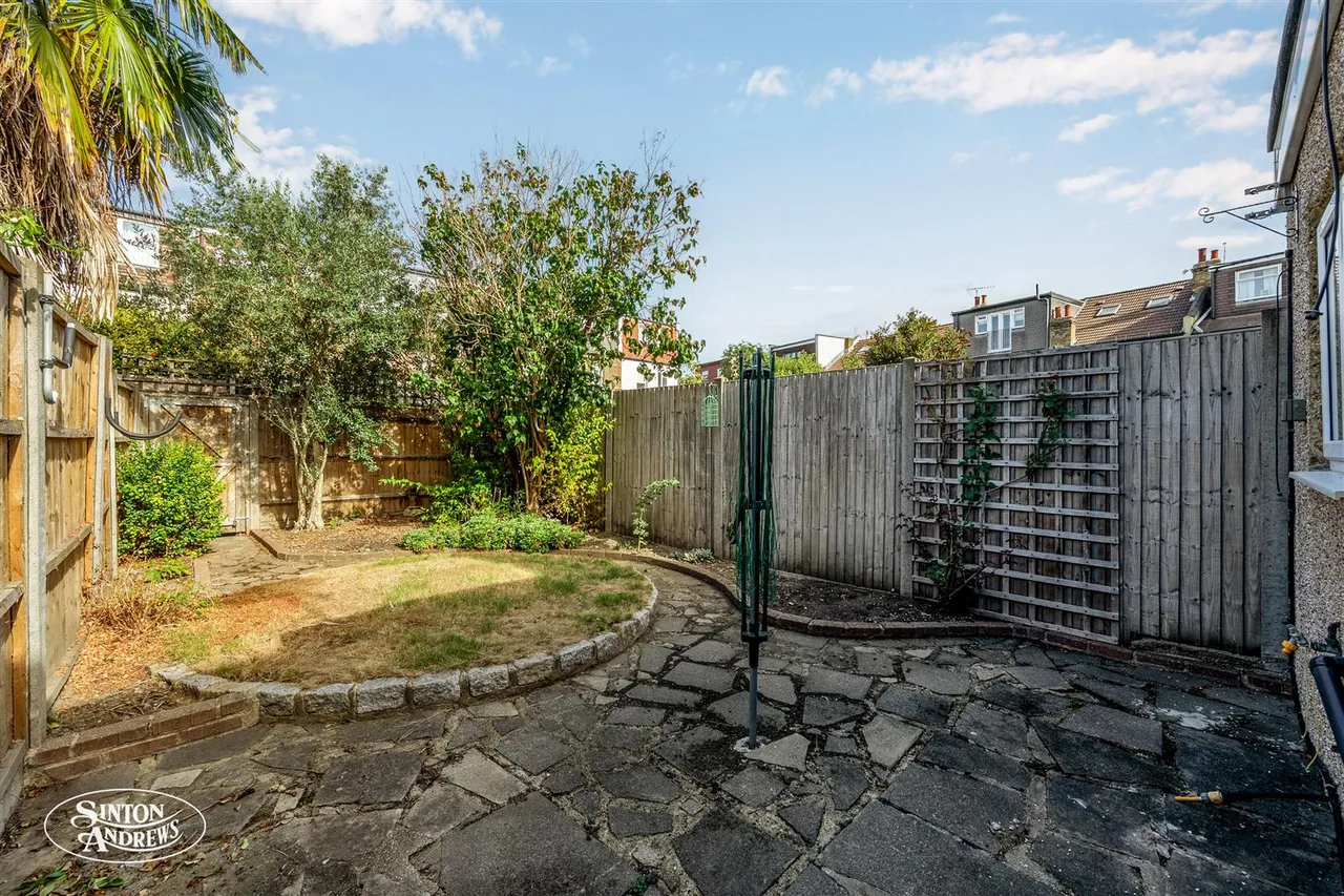Chesham Terrace, Northfields, photo 10