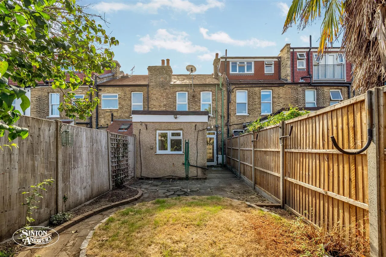 Chesham Terrace, Northfields, photo 11