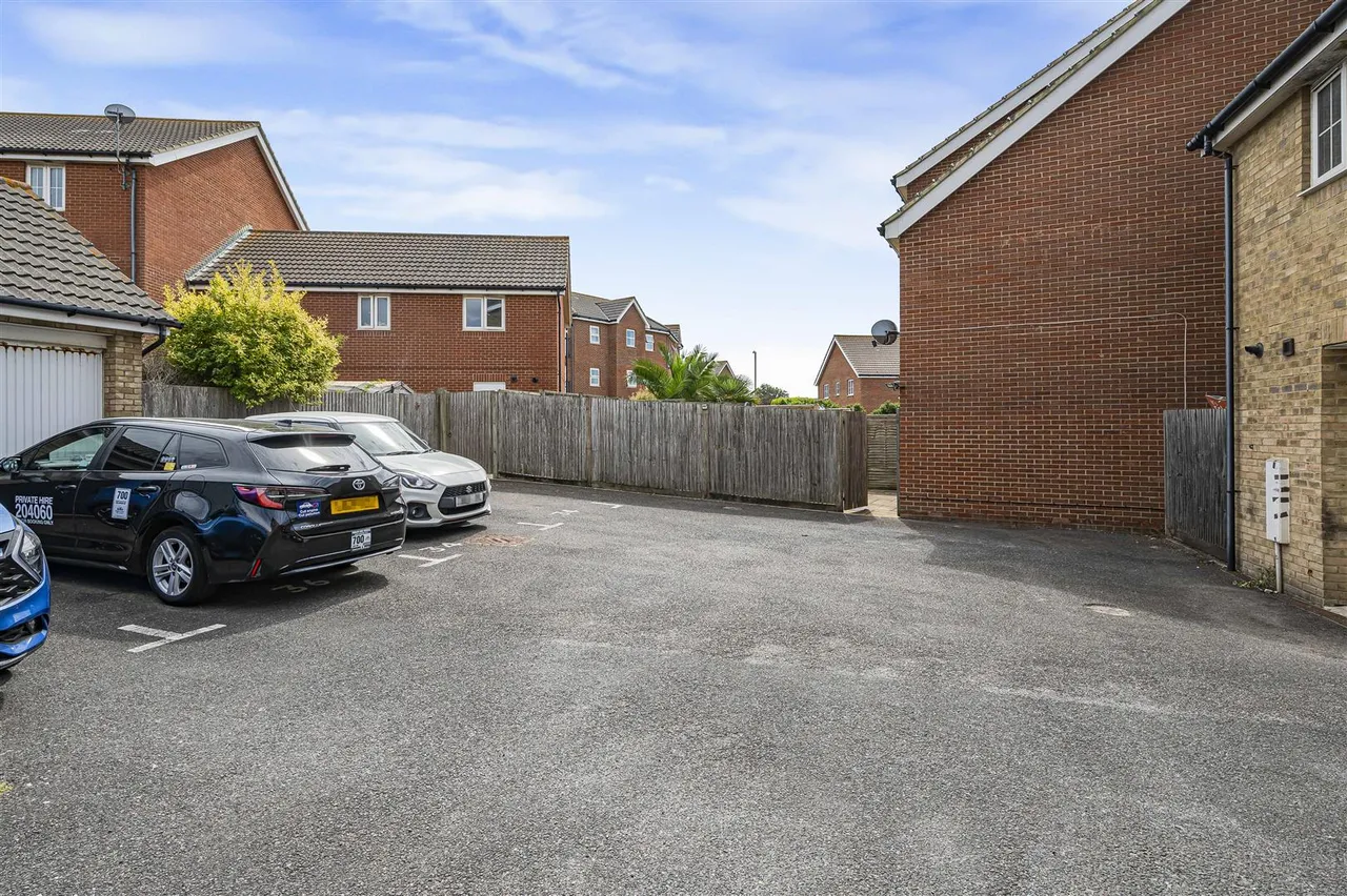 Montreal Close, Peacehaven, photo 27
