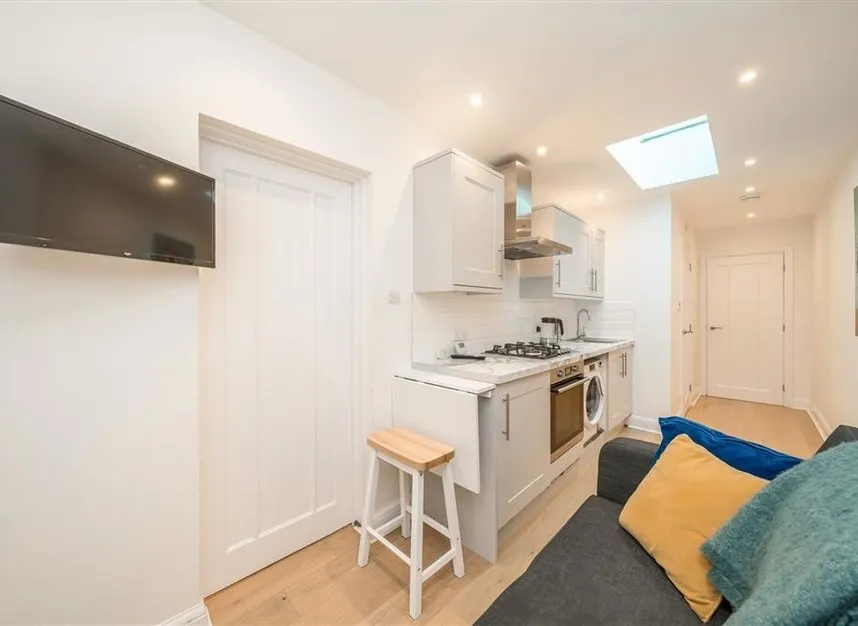 Crathie Road, Lee, SE12, photo 3