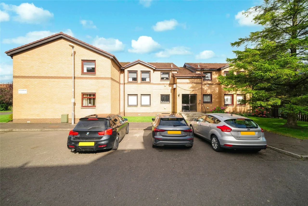 1 bed flat for sale, Campsie Court, Kirkintilloch, G66