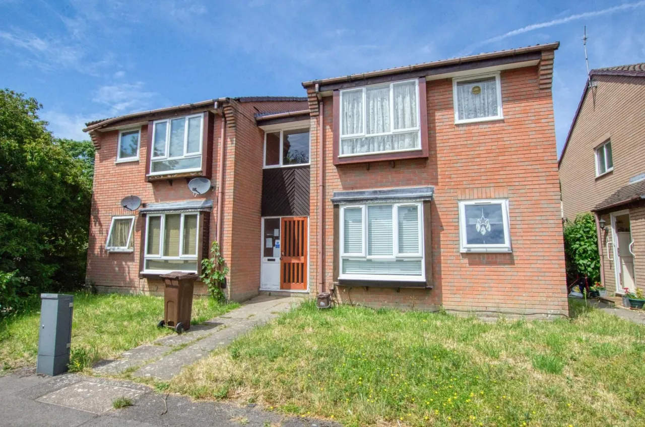 flat for sale — The Oaks, Southampton, SO19 7RP
