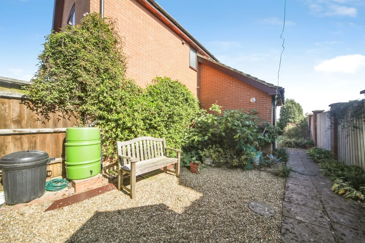 Hay Barn Meadow, Woolpit, IP30, photo 18