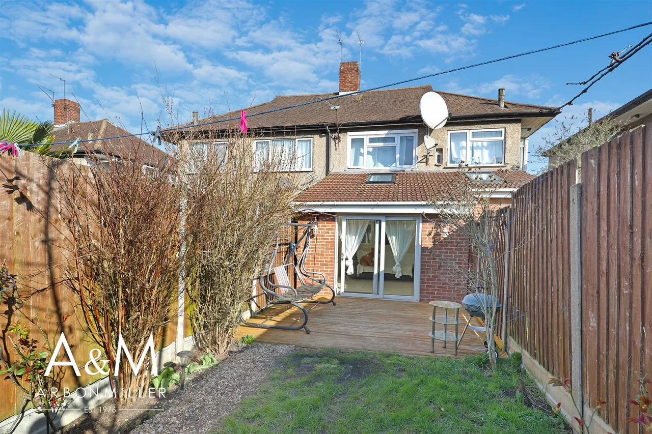 Fullwell Avenue, Clayhall, Essex, Ilford, IG50RB, photo 18