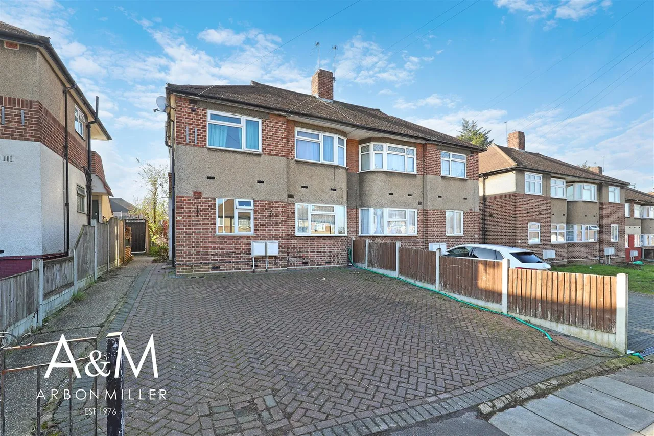 Fullwell Avenue, Clayhall, Essex, Ilford, IG50RB, photo 20