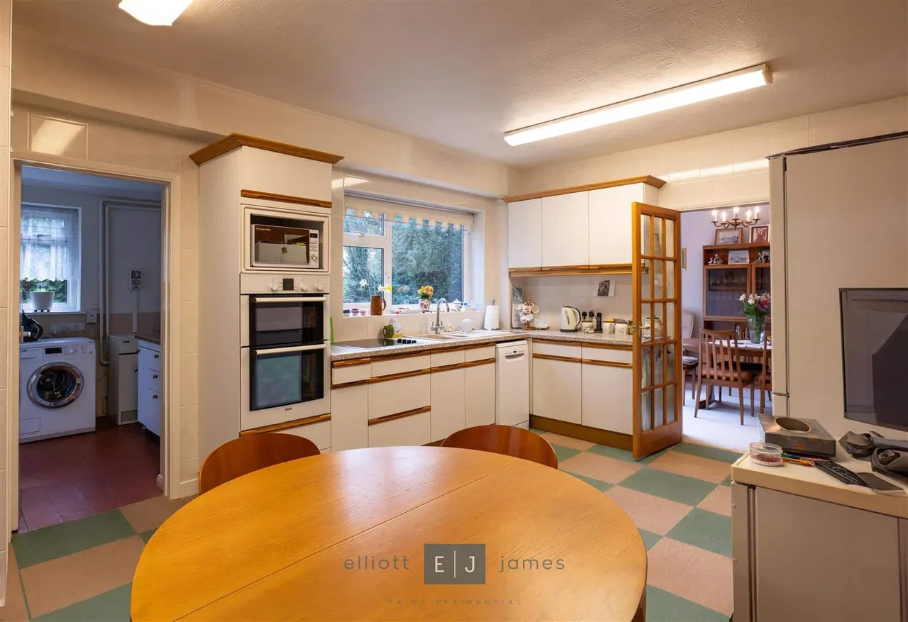 Clays Lane, Loughton, photo 10