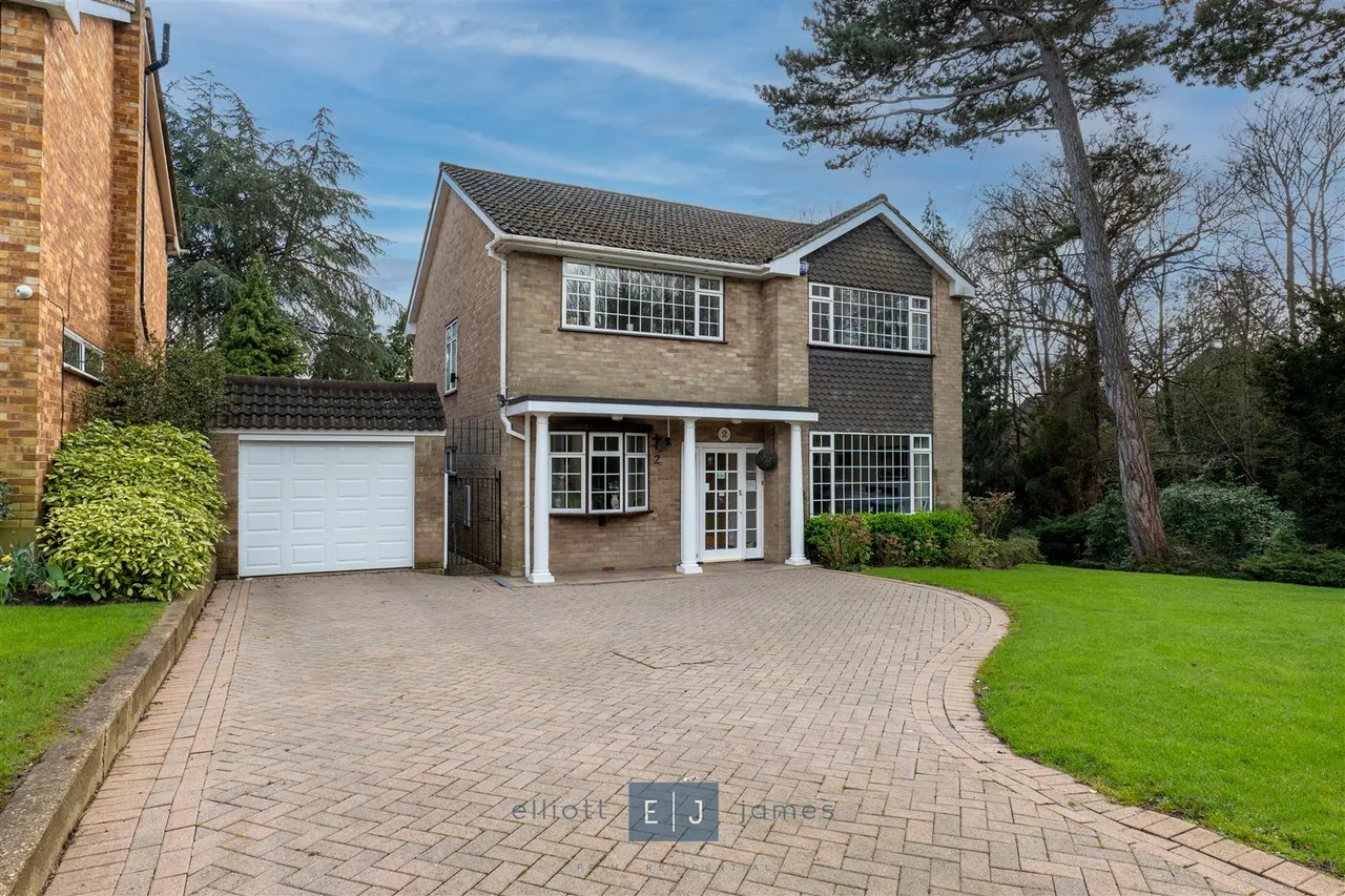 4 bed house for sale — Clays Lane, Loughton