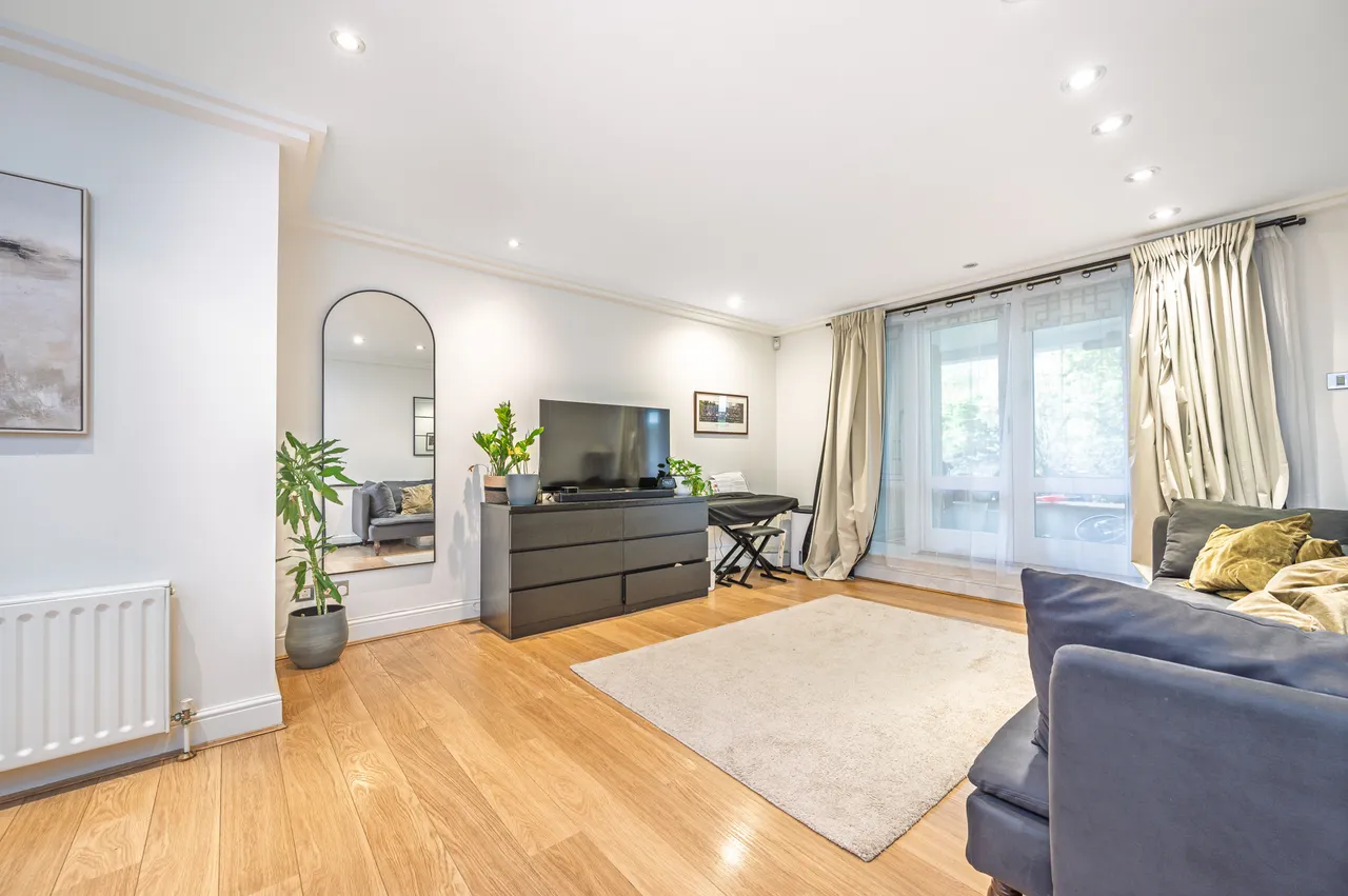 2 bed flat for sale, London, NW3