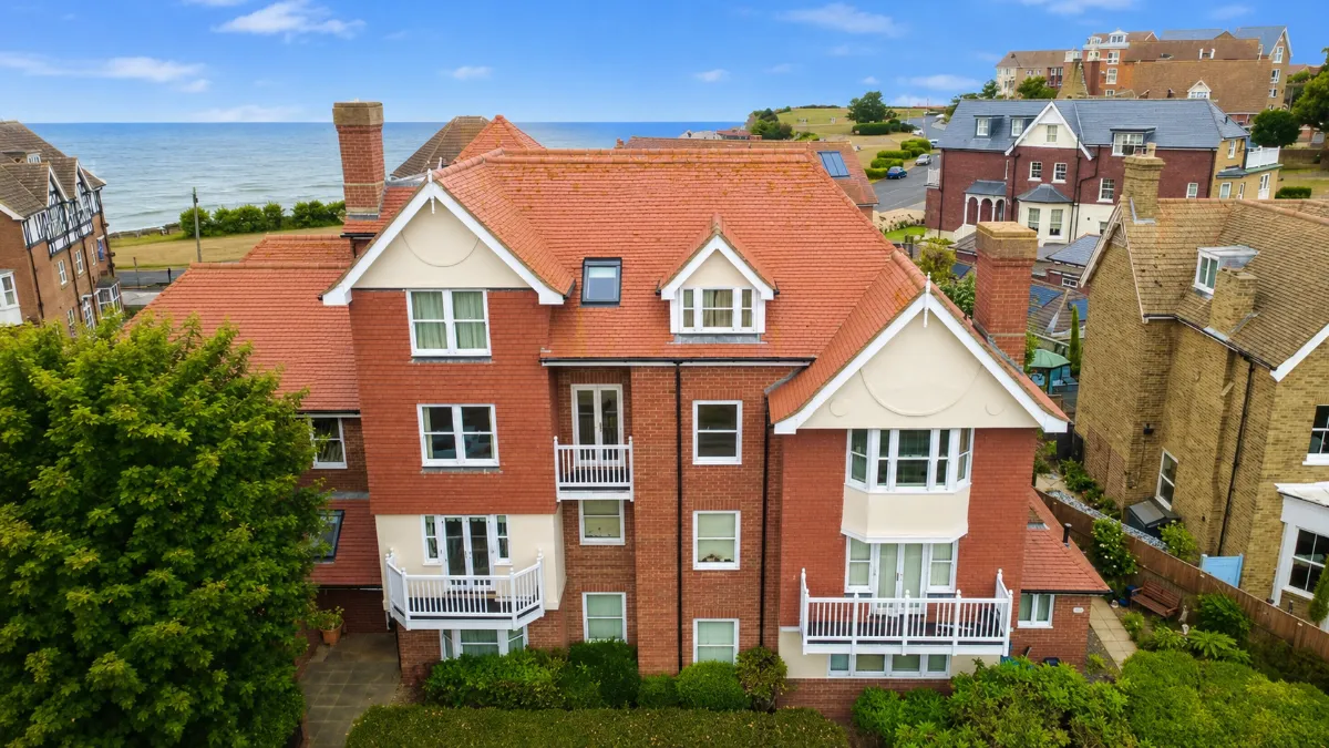 2 bed flat for sale — Victoria Place, Westgate-on-Sea, Kent, CT8 8NG