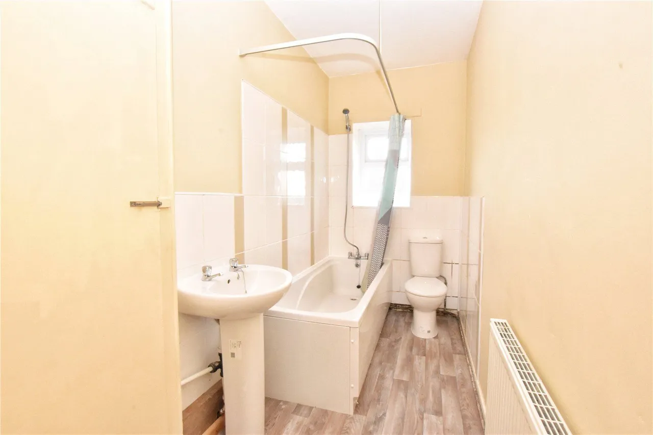 Victoria Street, Glossop, SK13, photo 10