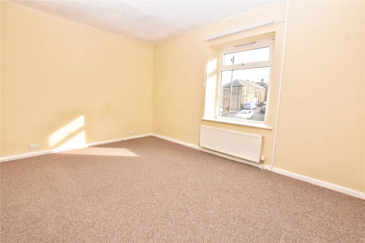 Victoria Street, Glossop, SK13, photo 7