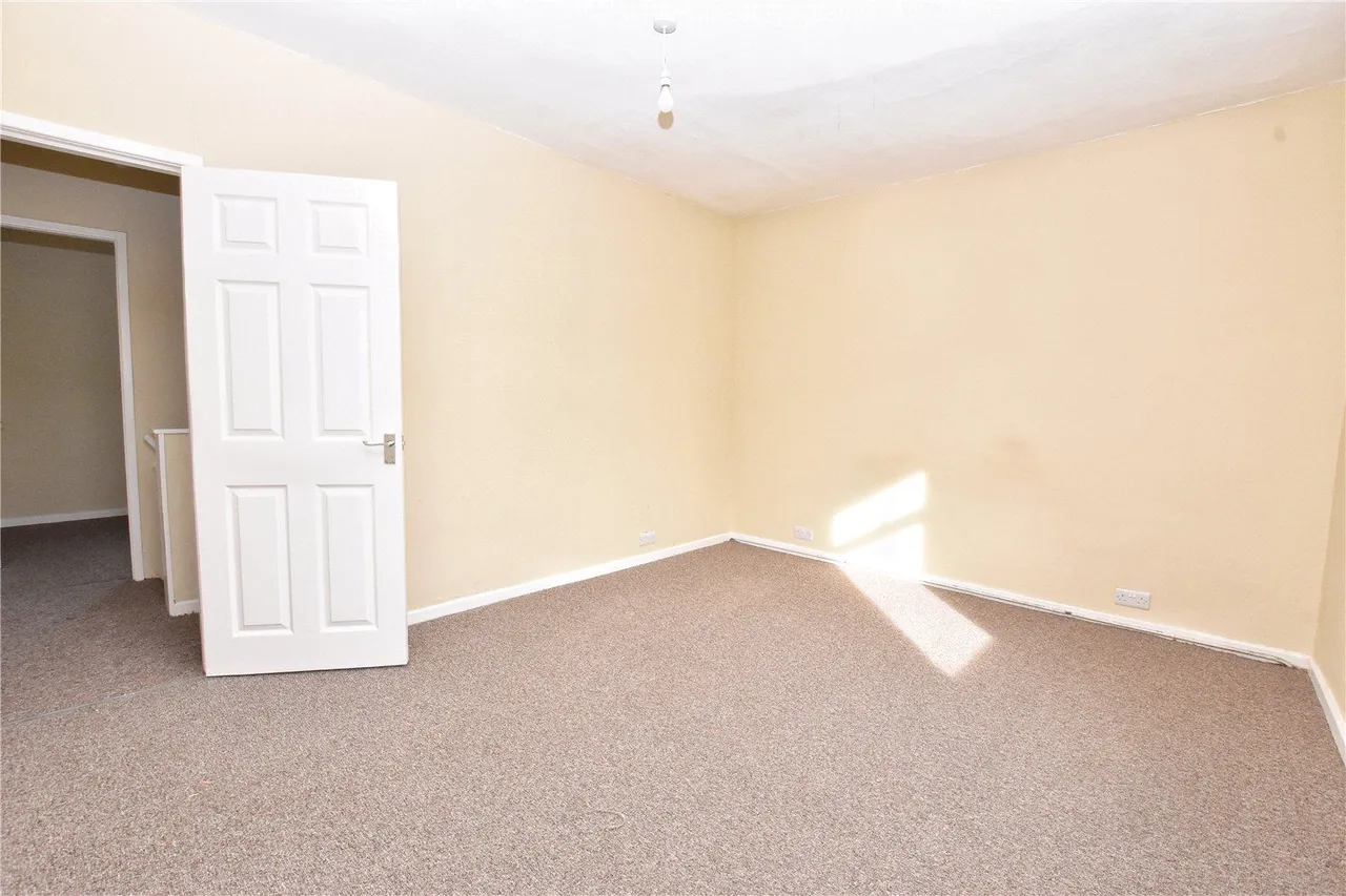 Victoria Street, Glossop, SK13, photo 8