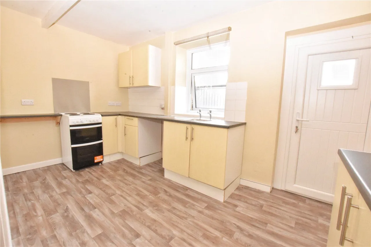 Victoria Street, Glossop, SK13, photo 6