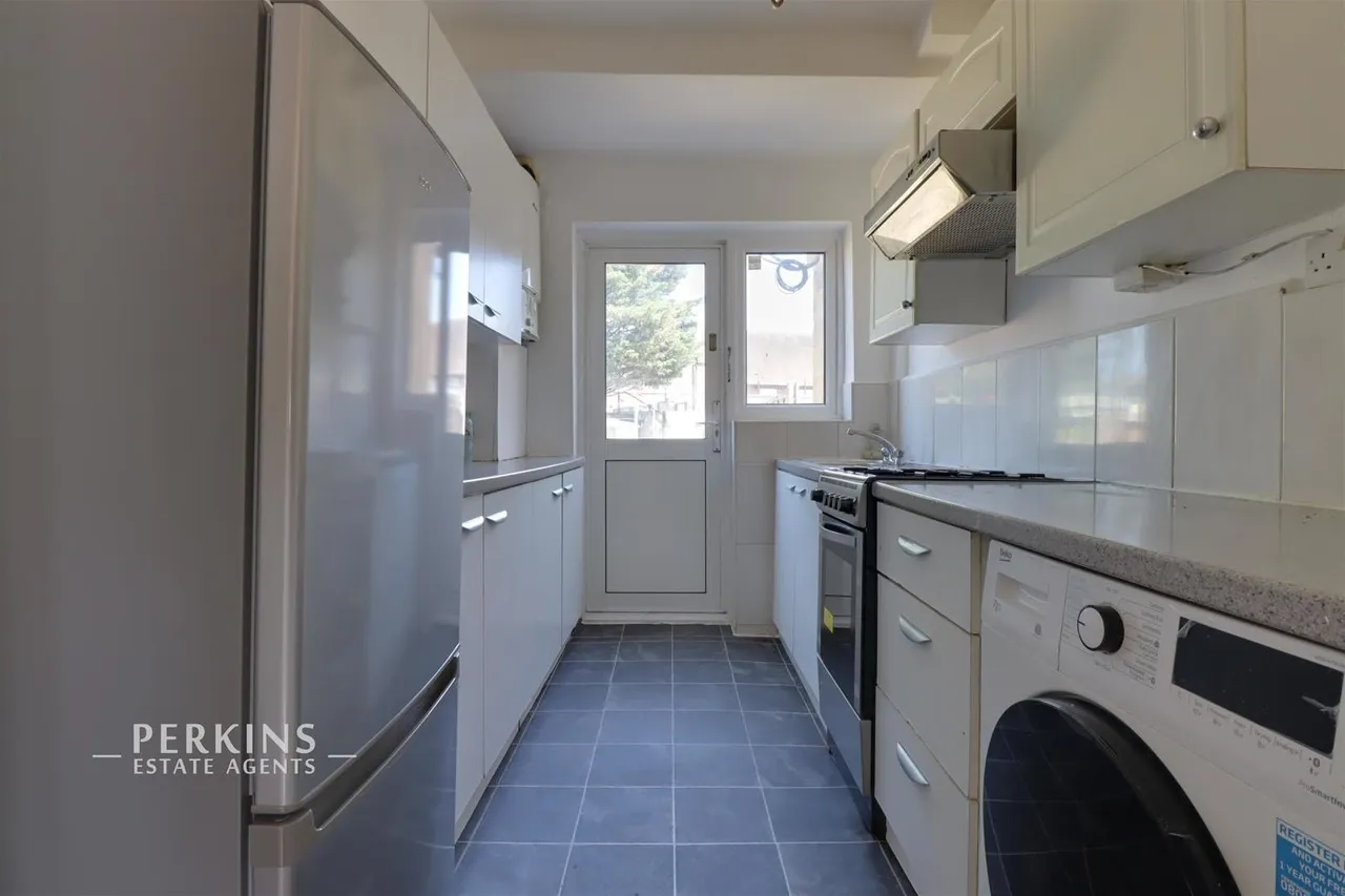 Keble Close, Northolt, UB5, photo 3