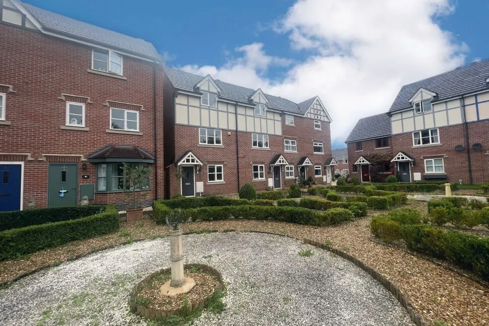 3 bed house to rent — Wickstead Close, Stapeley, Cheshire, CW5
