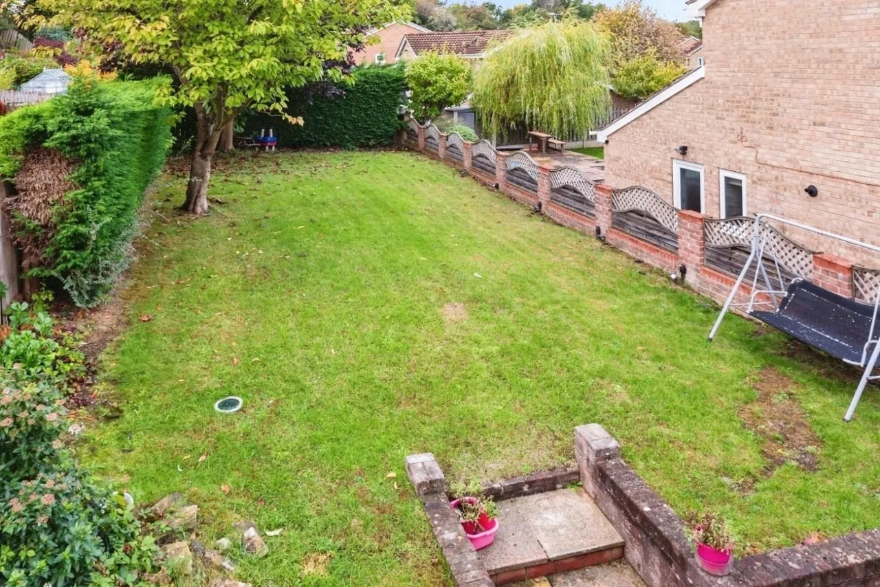 Merbeck Drive, High Green, S35, photo 20