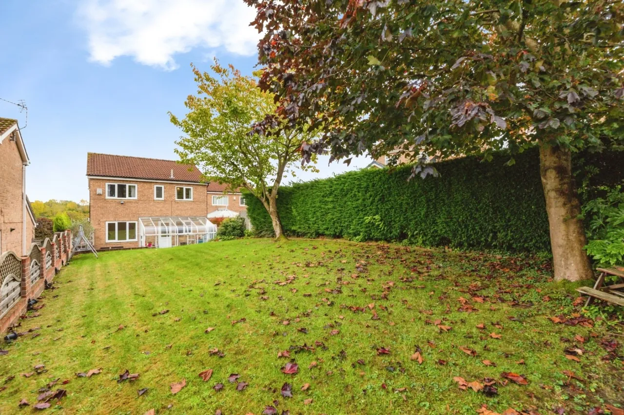 Merbeck Drive, High Green, S35, photo 22