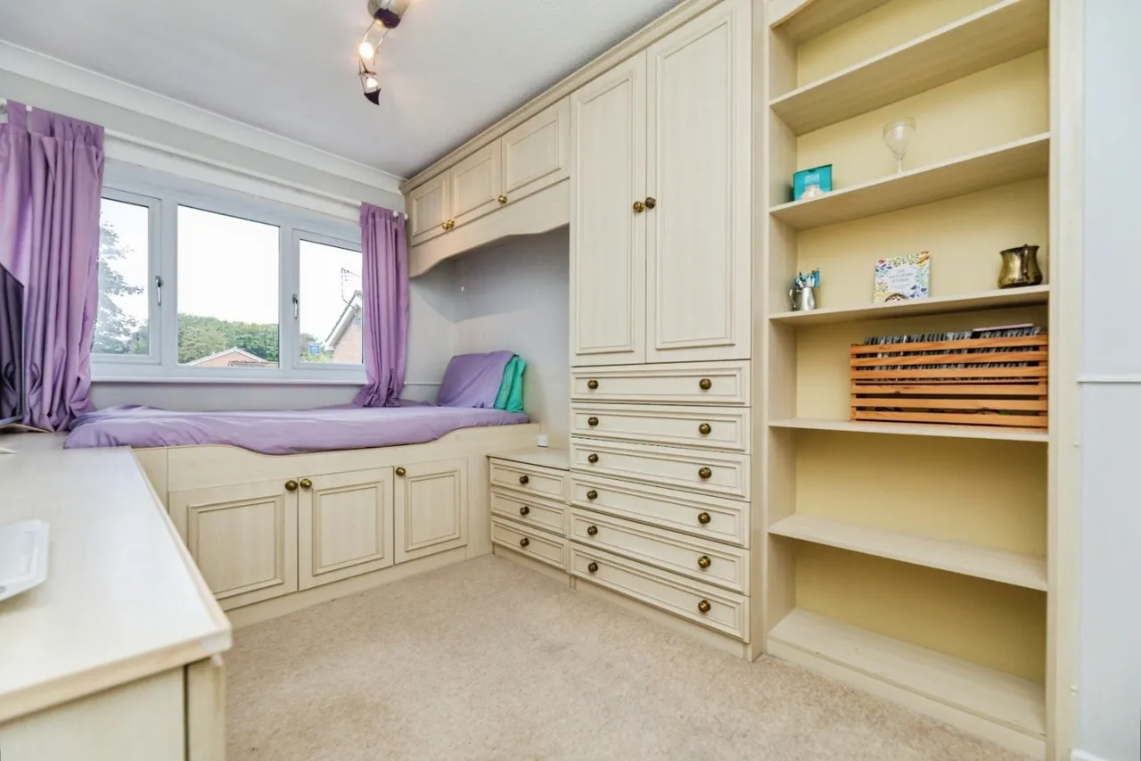 Merbeck Drive, High Green, S35, photo 16