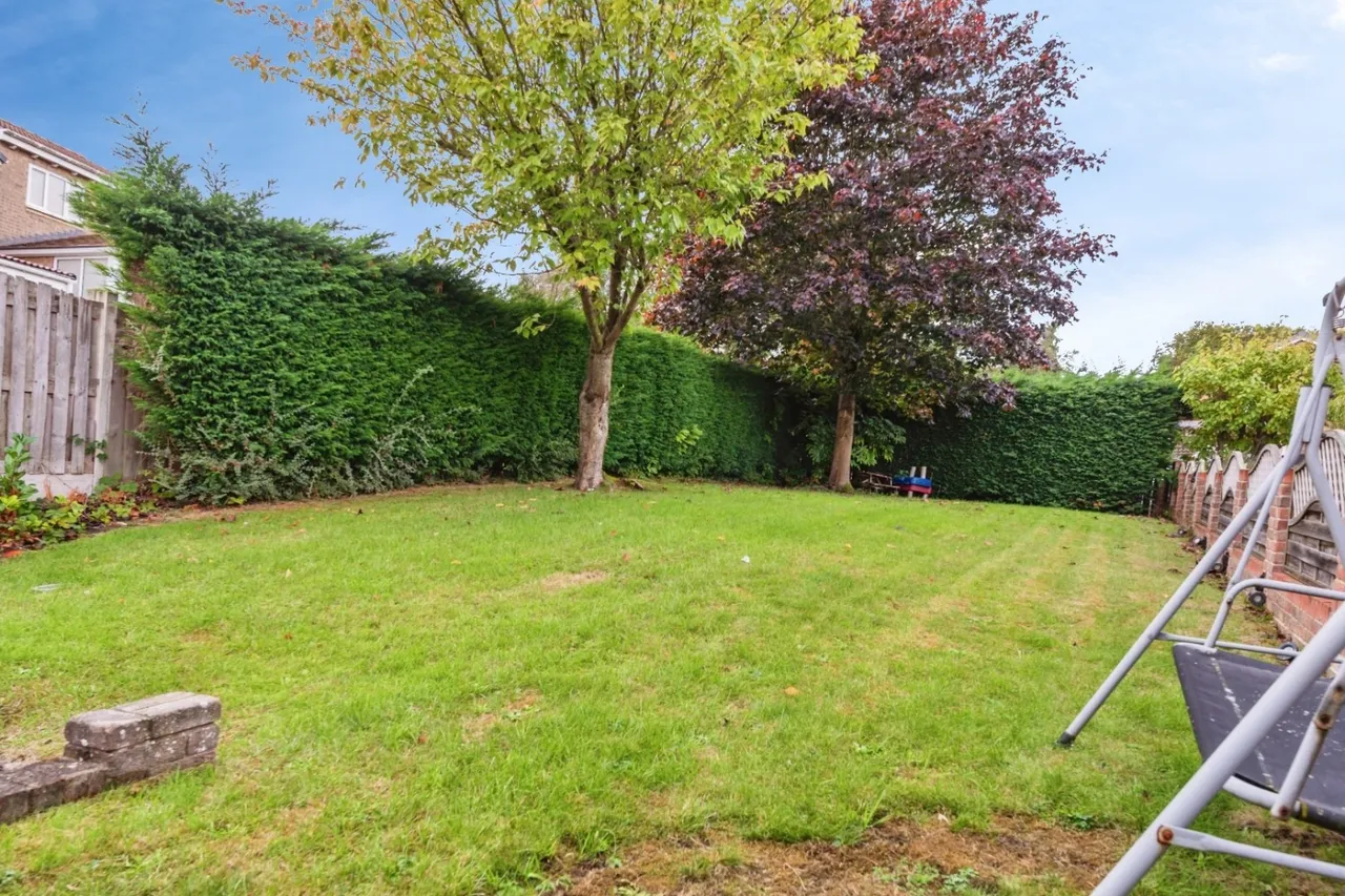 Merbeck Drive, High Green, S35, photo 21