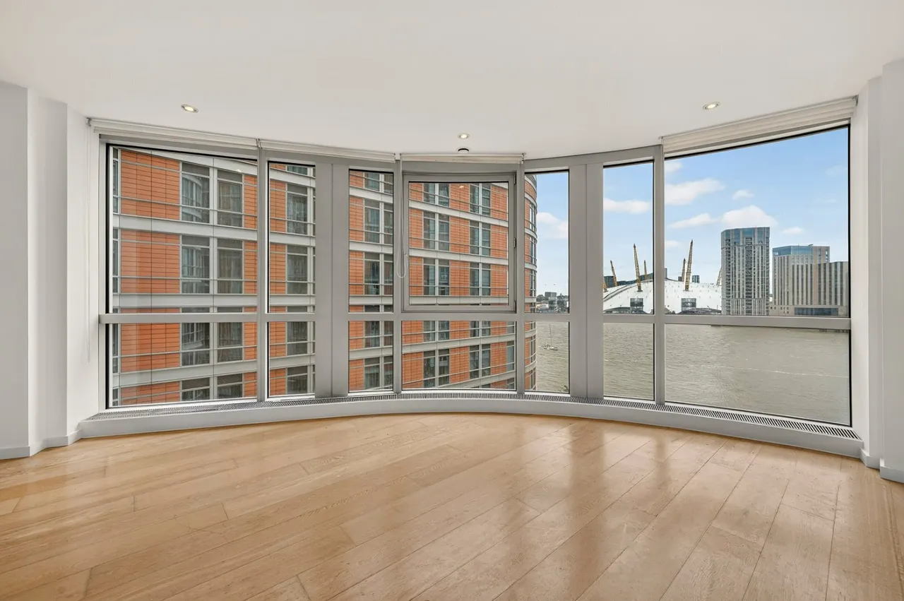 2 bed flat for sale, Fairmont Avenue, London, E14