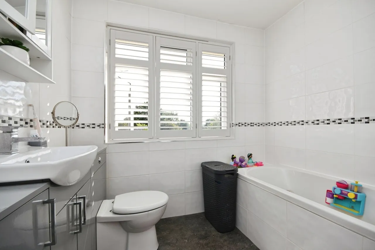 The Lowe, Chigwell, IG7, photo 17