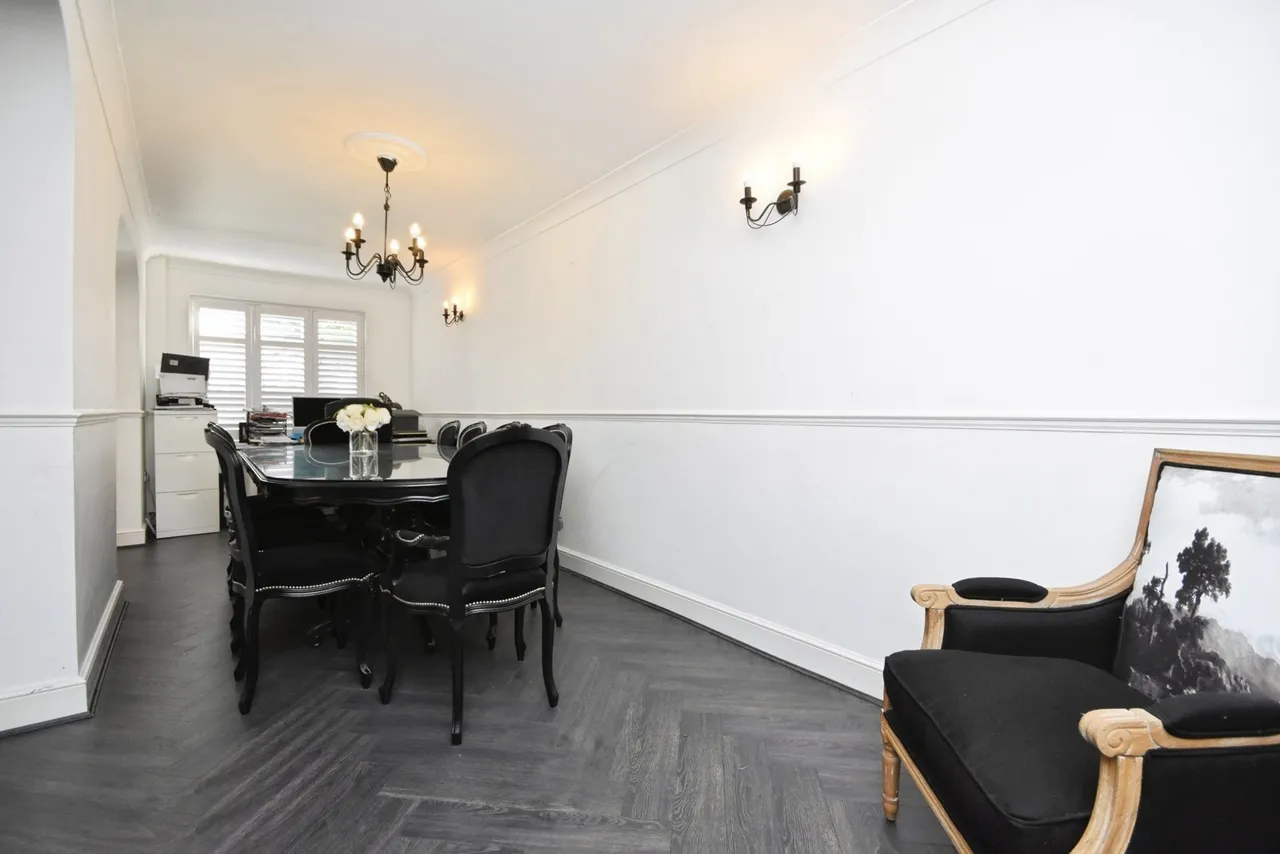 The Lowe, Chigwell, IG7, photo 5