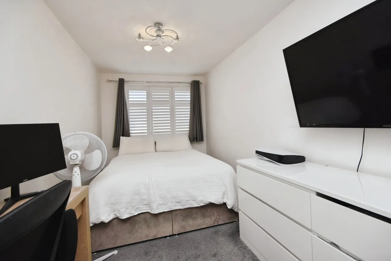 The Lowe, Chigwell, IG7, photo 10