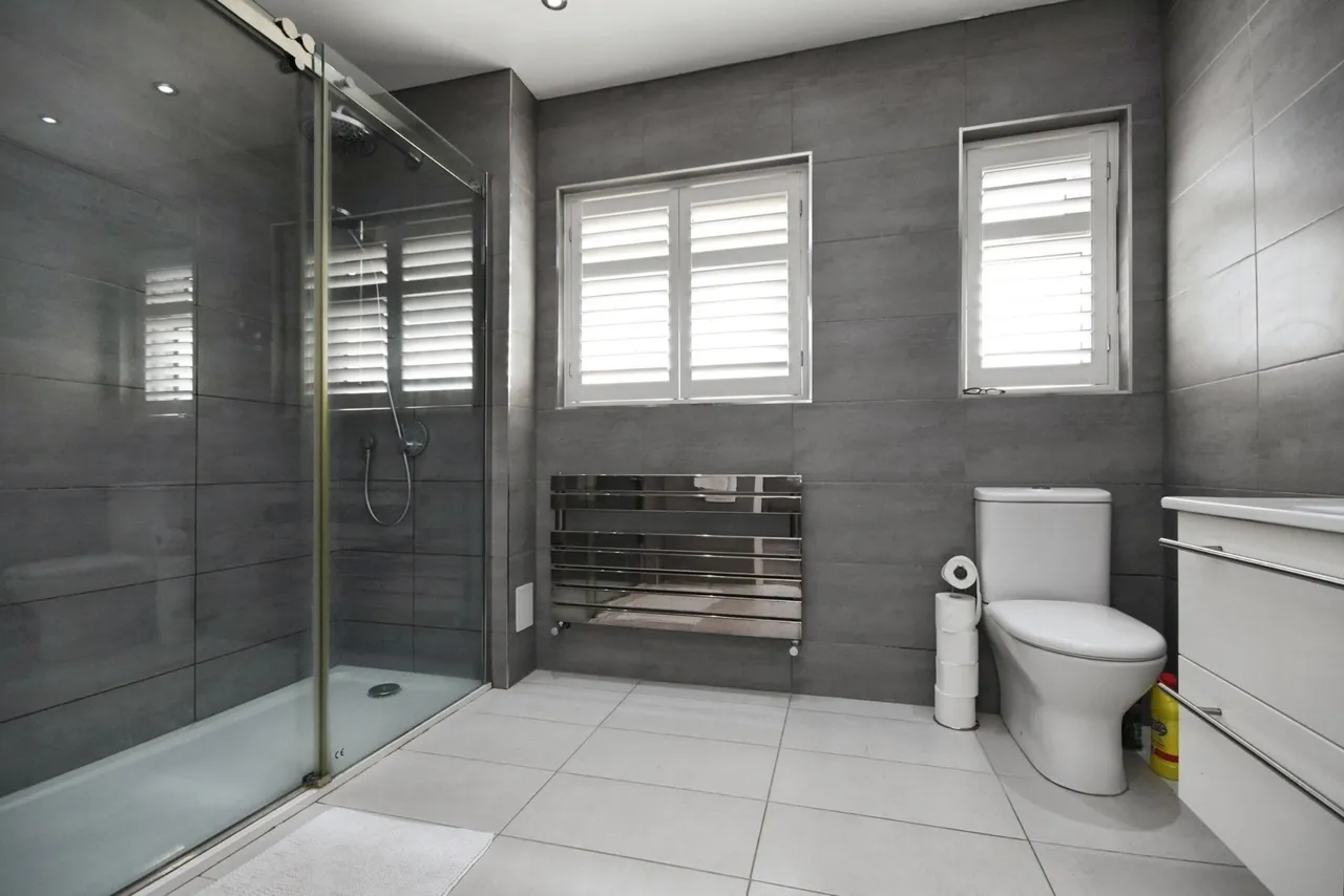 The Lowe, Chigwell, IG7, photo 16