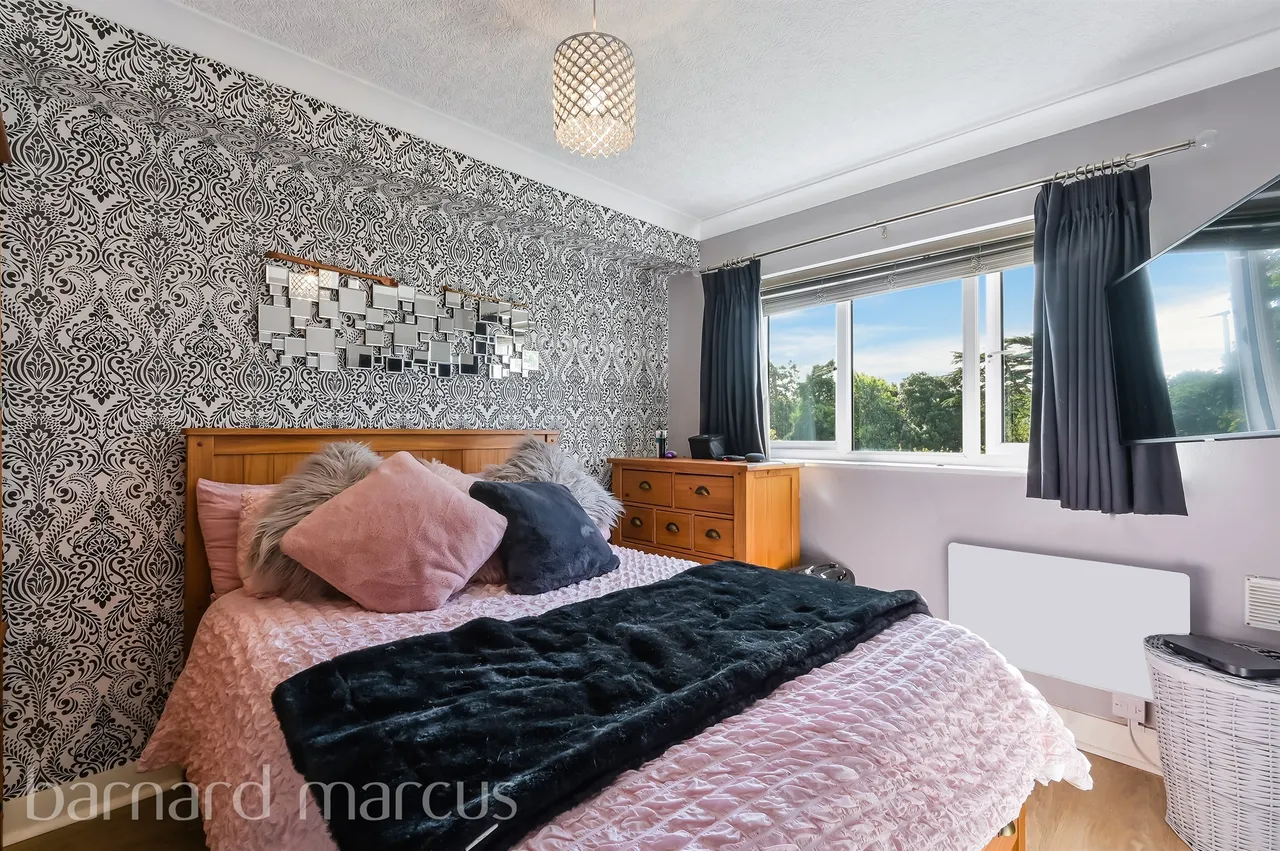 Staines Road, Feltham, TW14, photo 4