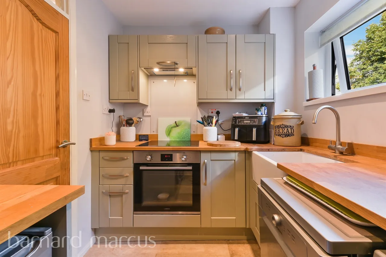 Staines Road, Feltham, TW14, photo 2