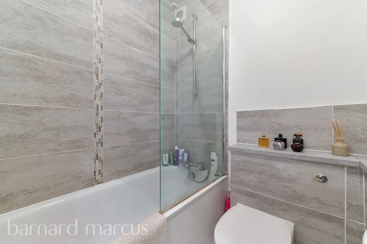 Staines Road, Feltham, TW14, photo 8