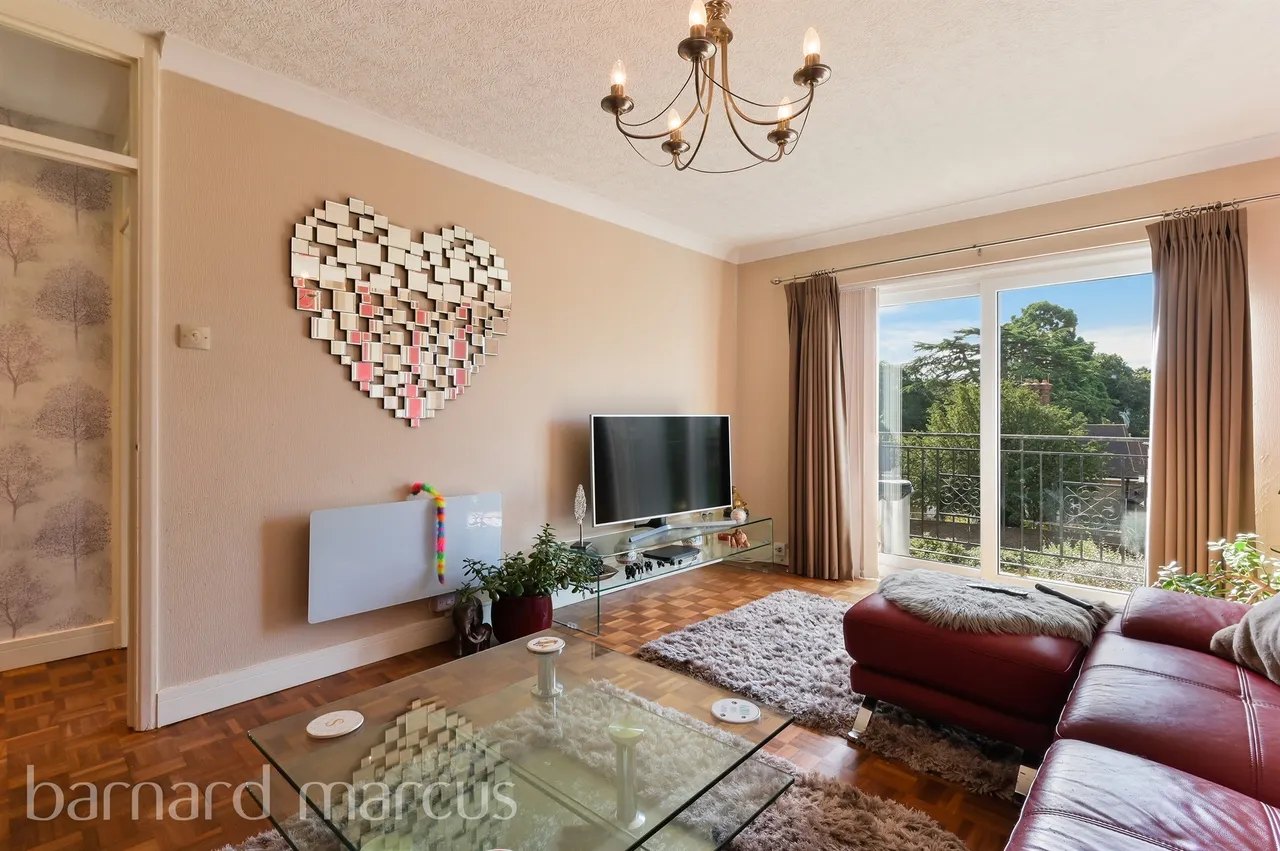 Staines Road, Feltham, TW14, photo 6