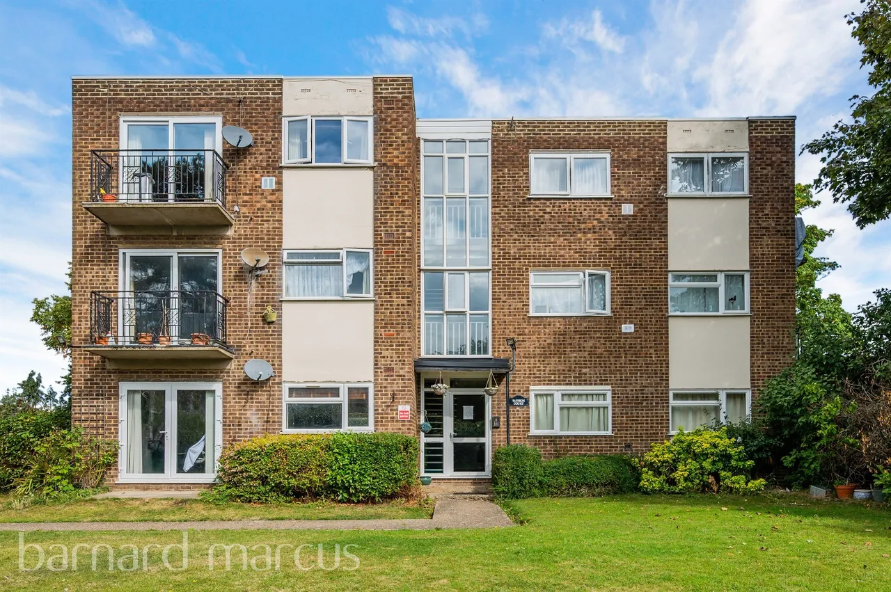 2 bed flat for sale, Staines Road, Feltham, TW14