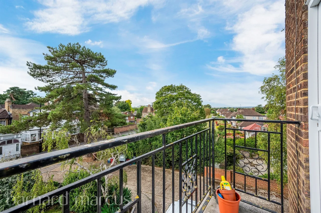 Staines Road, Feltham, TW14, photo 9