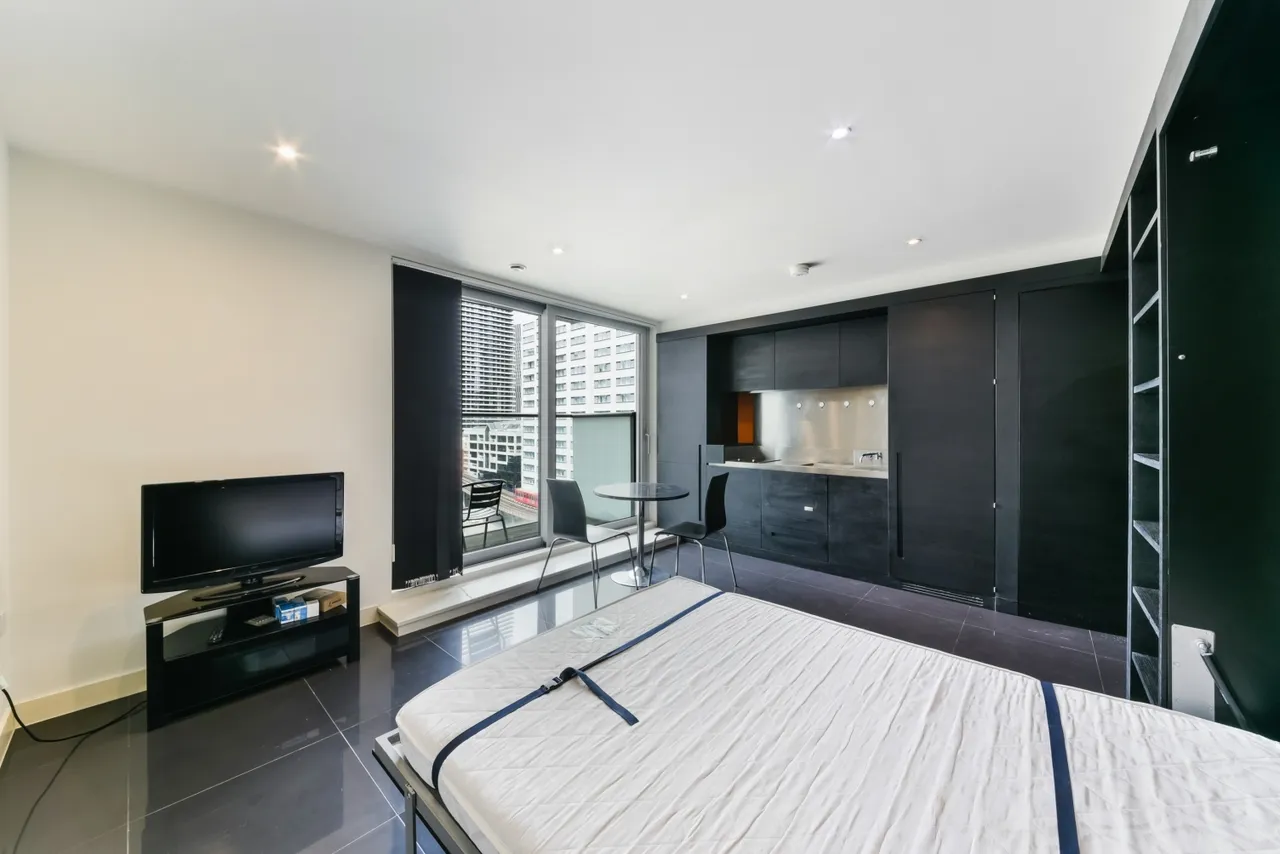 West Tower, 1 Pan Peninsula Square, Canary Wharf, London, E14, photo 4