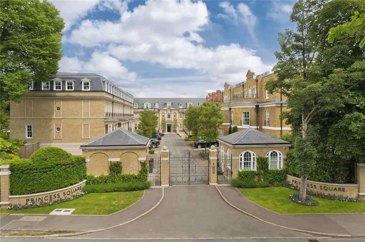 Milbourne House, Princess Square, Esher, Surrey, KT10 9EW, photo 12