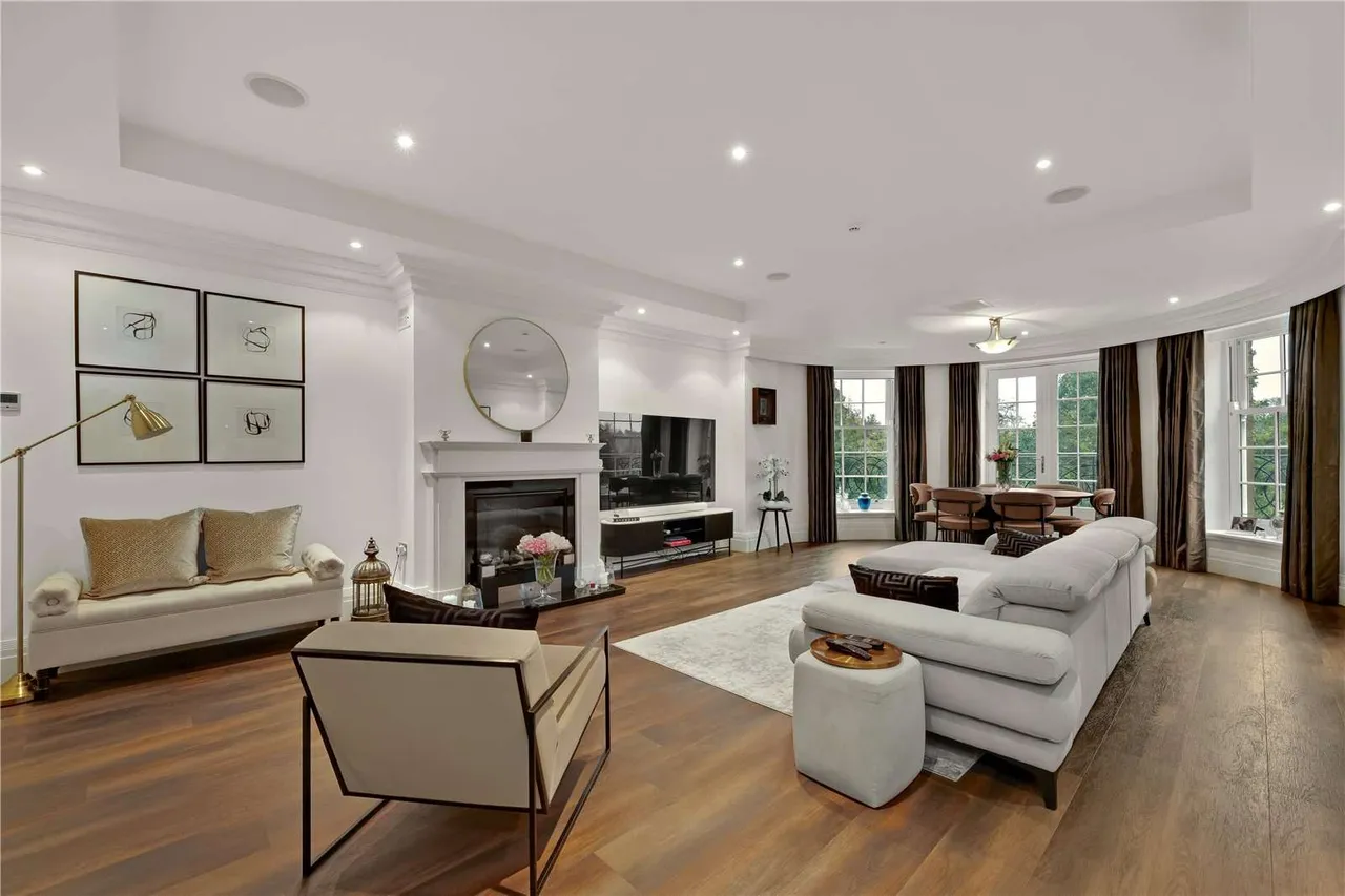 Milbourne House, Princess Square, Esher, Surrey, KT10 9EW, photo 2