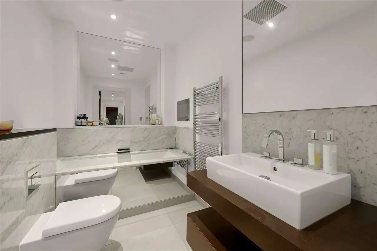 Milbourne House, Princess Square, Esher, Surrey, KT10 9EW, photo 6