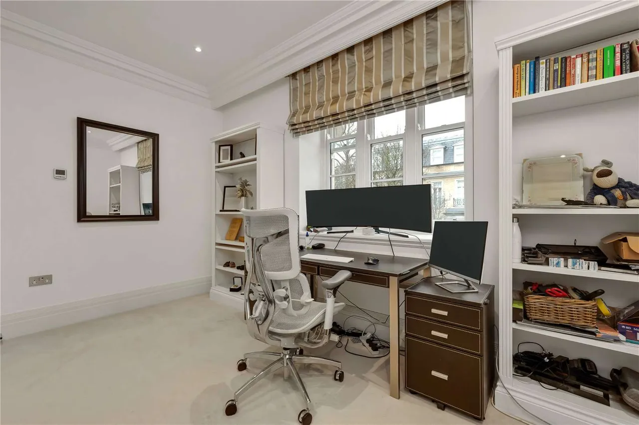 Milbourne House, Princess Square, Esher, Surrey, KT10 9EW, photo 11