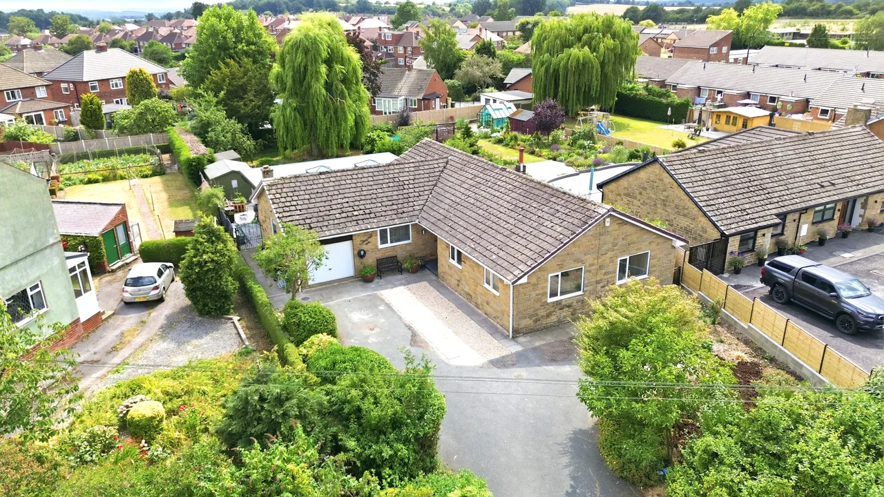 5 bed house for sale, Leeds Road, Kippax, LS25