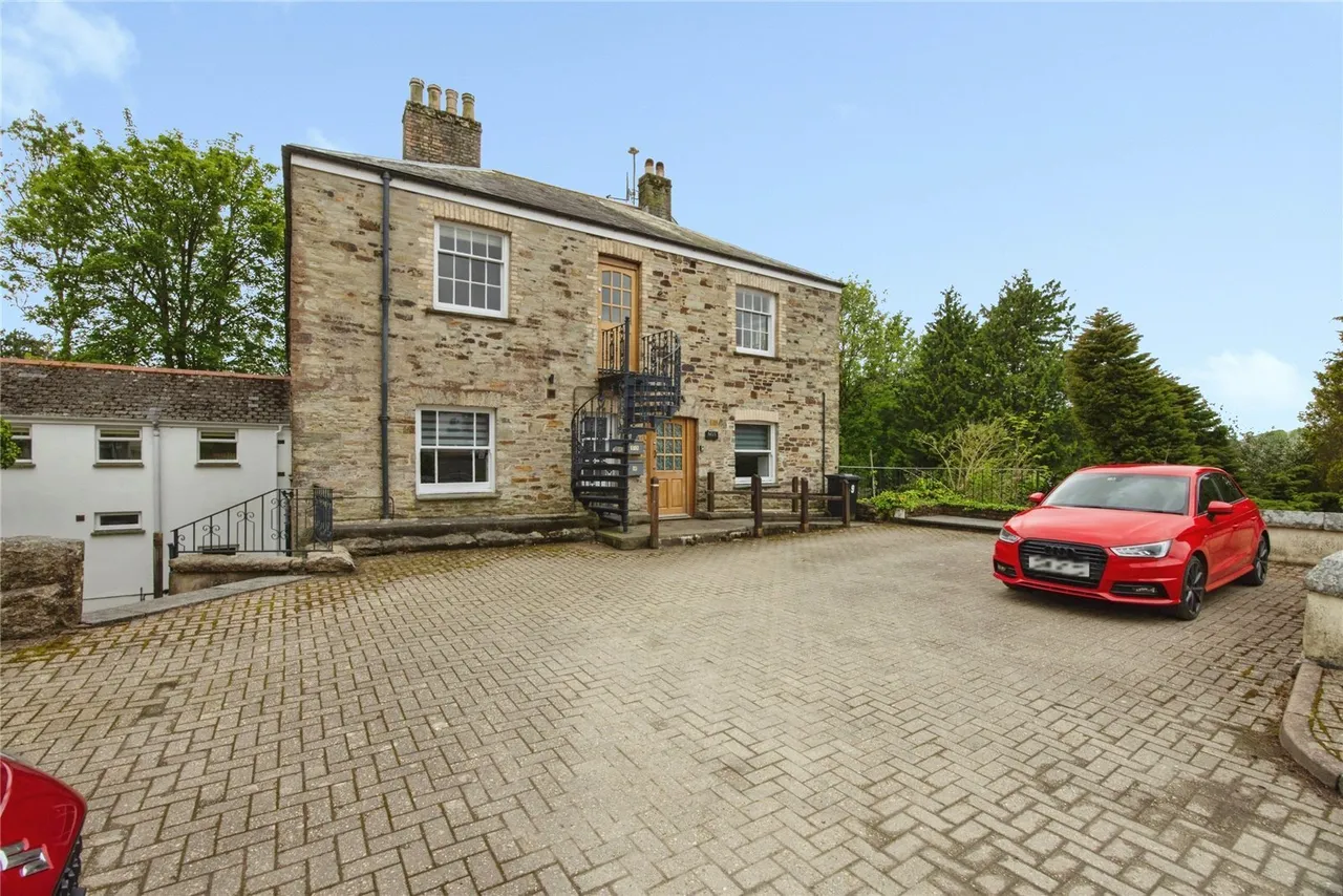 3 bed flat for sale, Priory Road, Bodmin, PL31