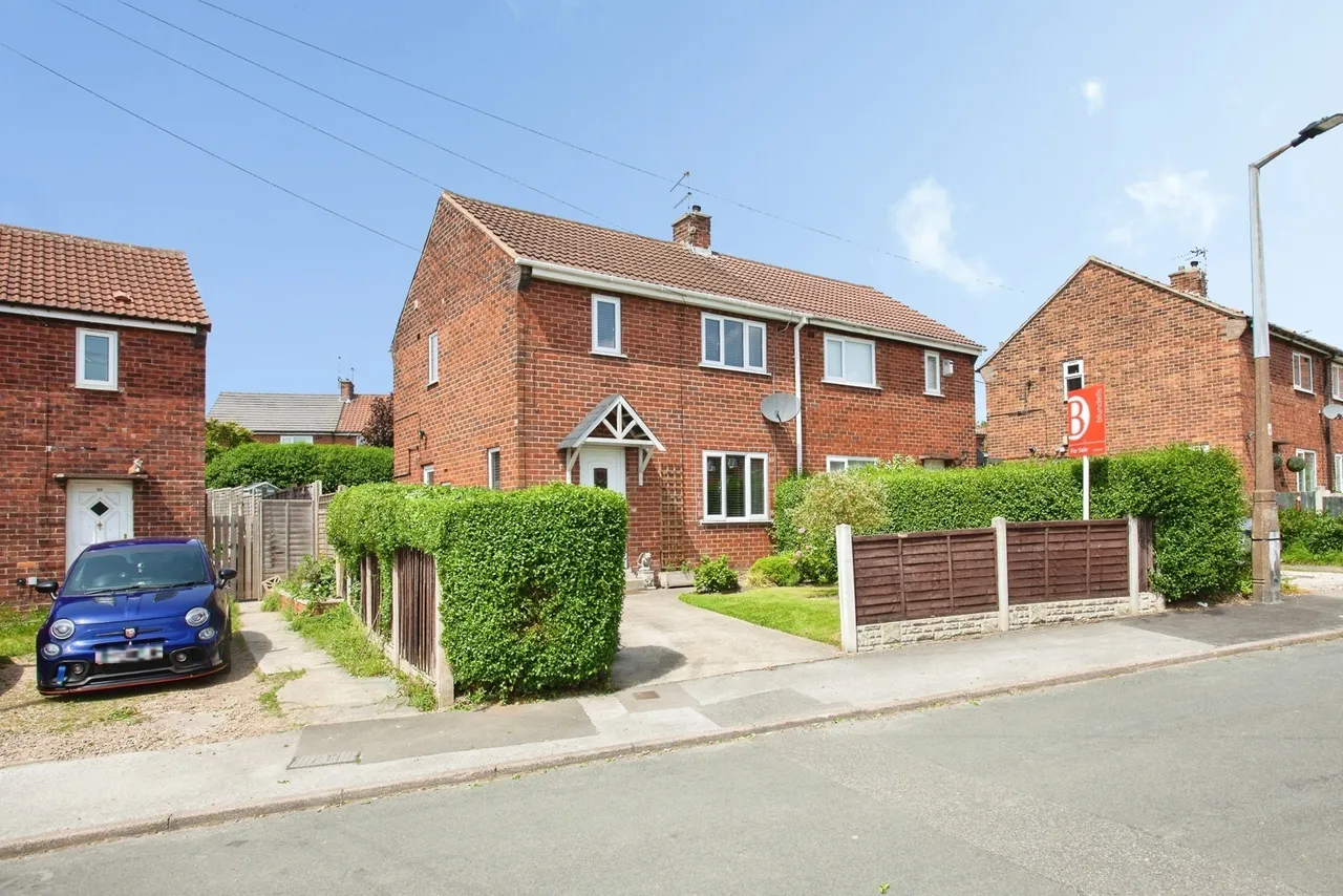 2 bed house for sale — Royds Close Crescent, Thrybergh, Rotherham, South Yorkshire, S65