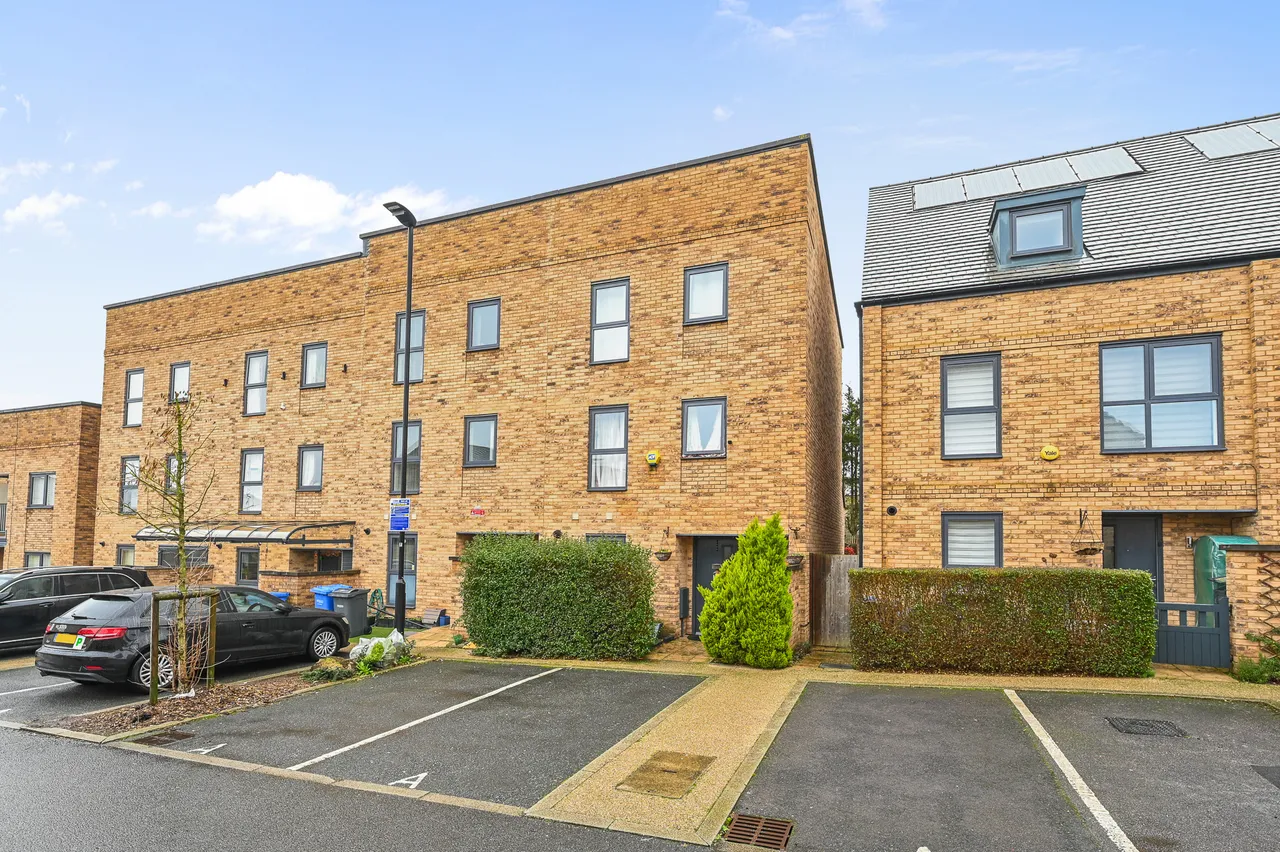 5 bed house to rent, Hurrell Drive, Harrow, HA2