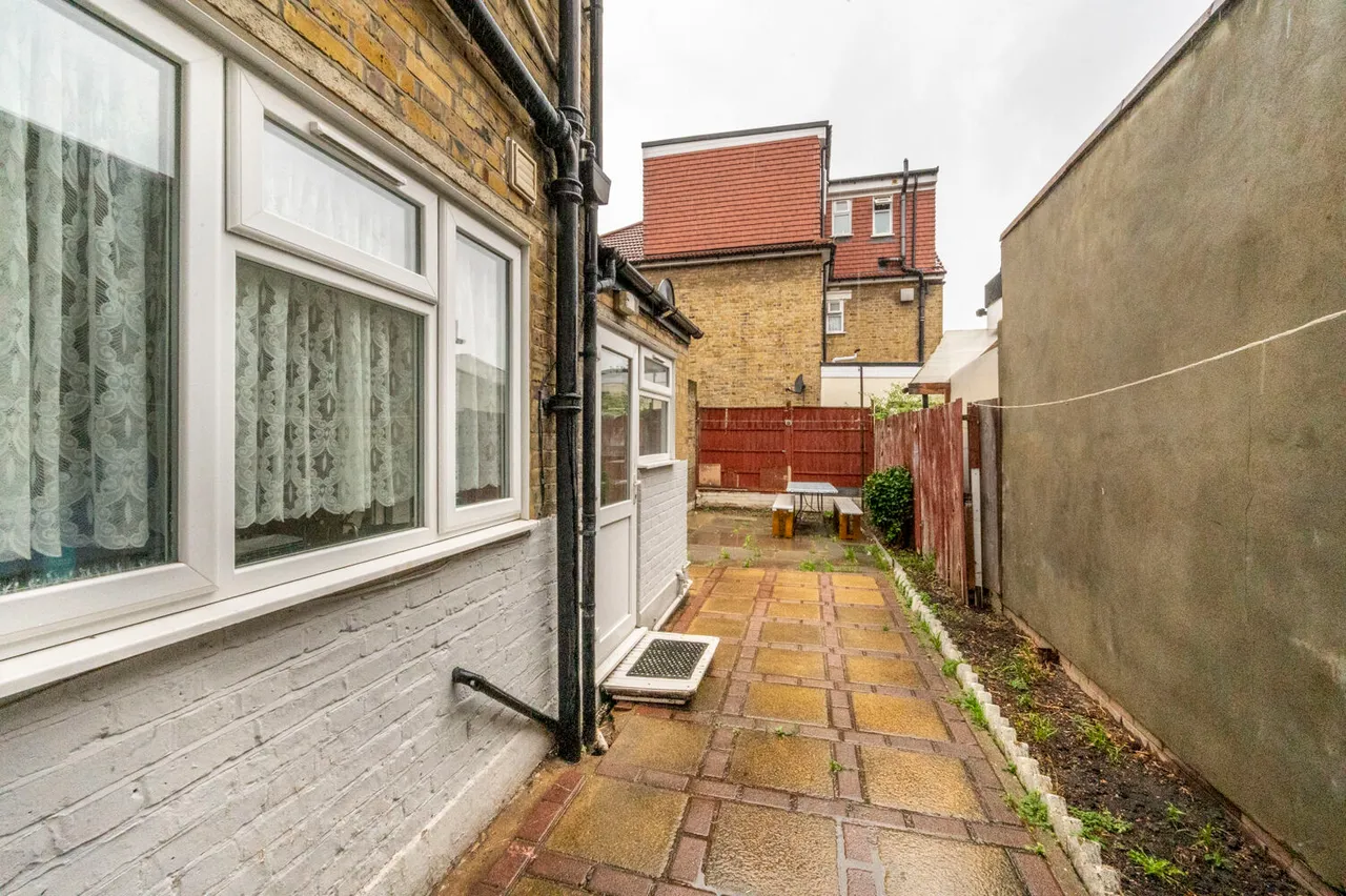6 Ravenhill Road, London, photo 9