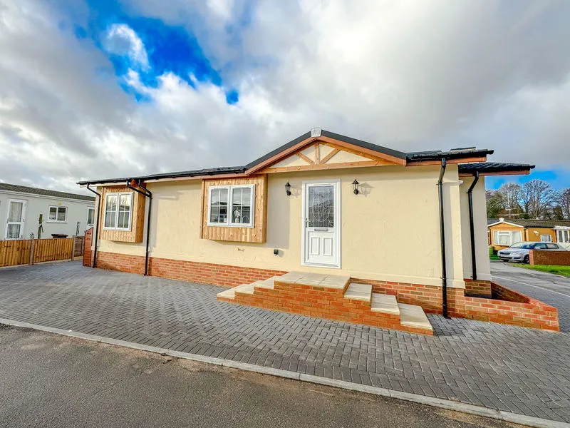 2 bed house for sale — Weybridge Park Estate Weybridge Road, Addlestone KT15 2RF